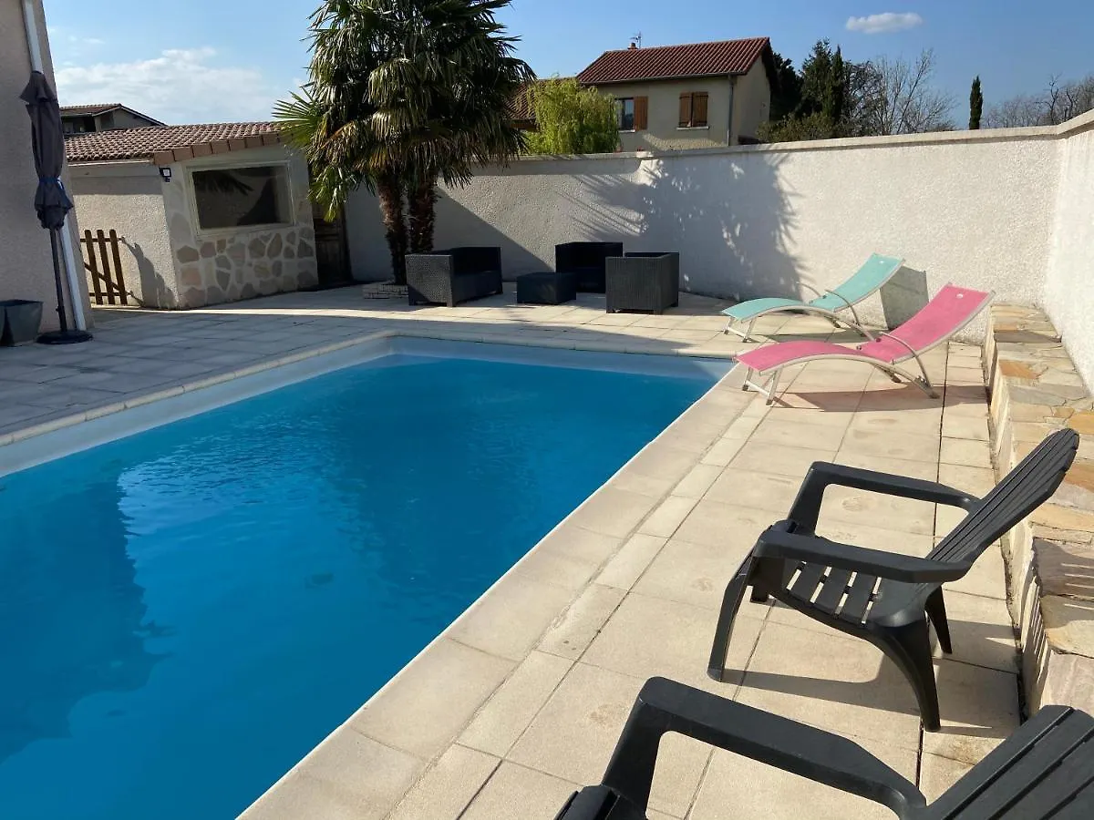 Couette-café Maison entière 4 lits 8 pl avec jacuzzi proche du facteur Cheval Anneyron