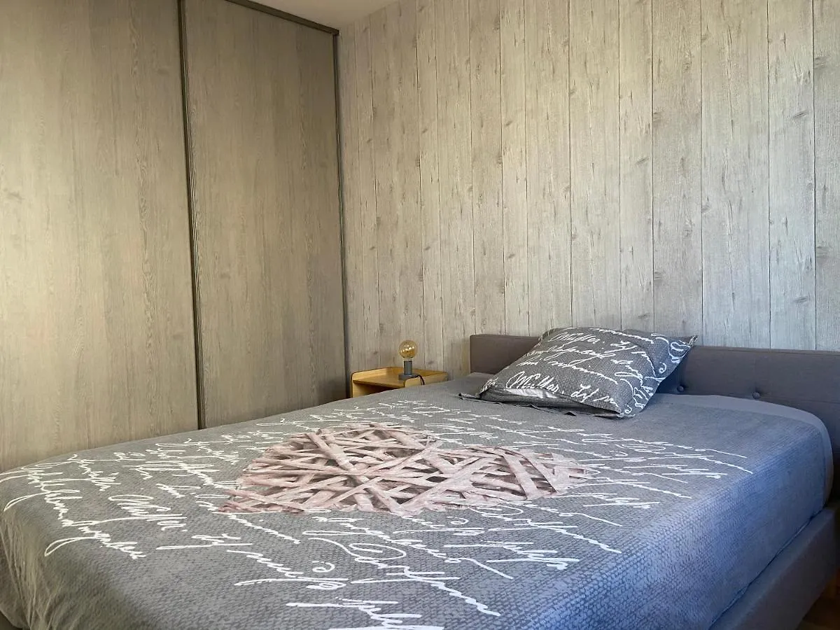 Maison entière 4 lits 8 pl avec jacuzzi proche du facteur Cheval Anneyron 0*,